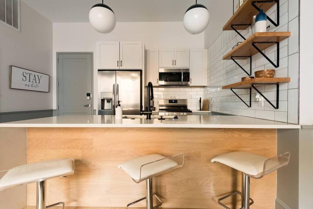 Trendy Condo! Close To Everthing Downtown バーミングハム エクステリア 写真