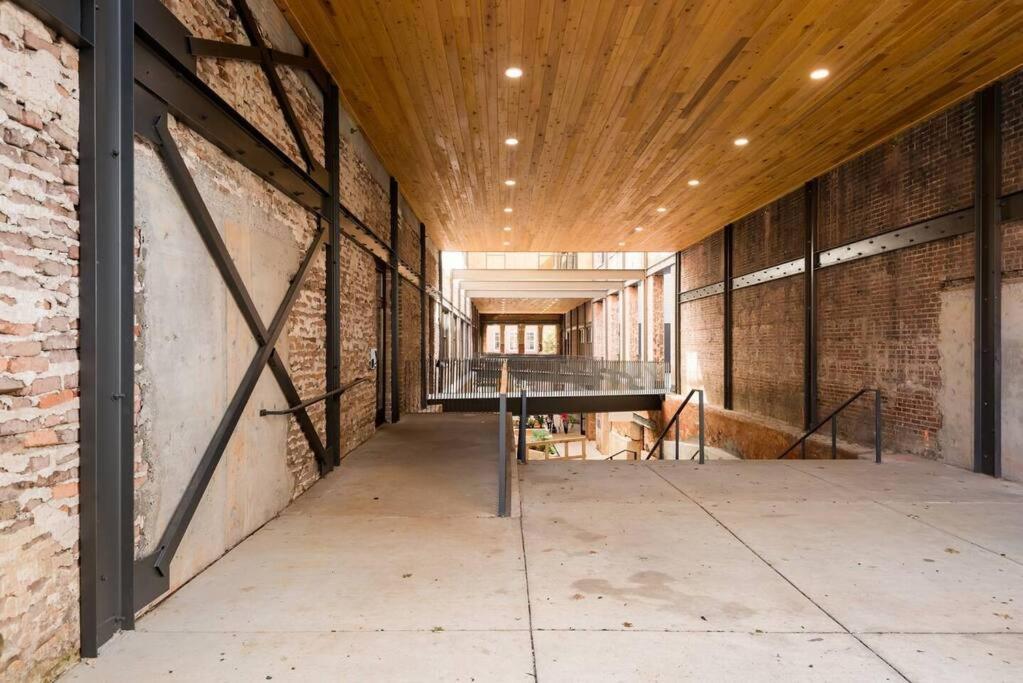 Trendy Condo! Close To Everthing Downtown バーミングハム エクステリア 写真