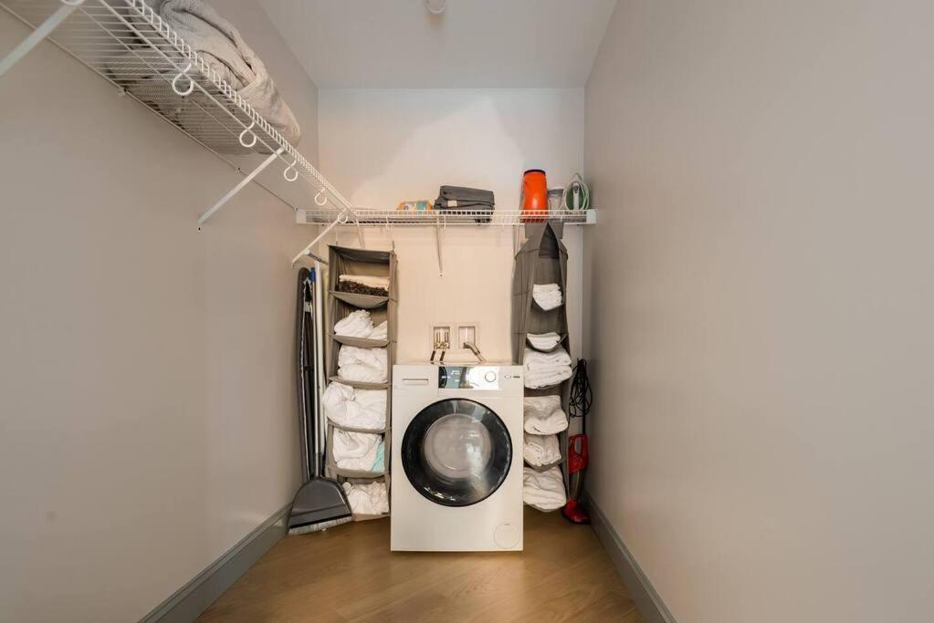 Trendy Condo! Close To Everthing Downtown バーミングハム エクステリア 写真