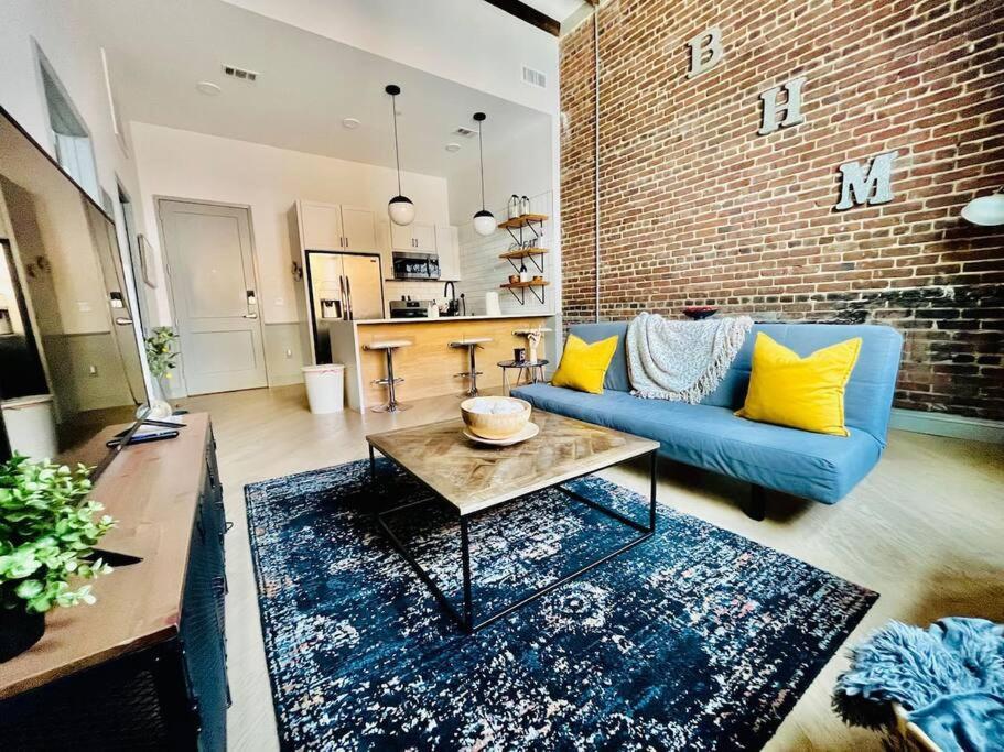 Trendy Condo! Close To Everthing Downtown バーミングハム エクステリア 写真
